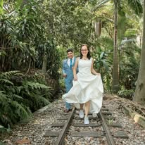 Pareja en sesión fotográfica de boda